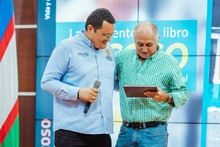 El t&eacute;cnico Pecoso Castro recibi&oacute; homenaje por sus 50 a&ntilde;os en el f&uacute;tbol 