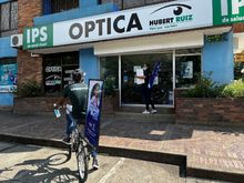 Comerciantes reciben calendarios e informaci&oacute;n tributaria en sus establecimientos