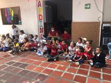 Cali Juega y la gran alegr&iacute;a de compartir con los ni&ntilde;os en el barrio Ulpiano Lloreda