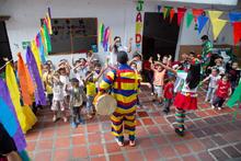 Cali Juega y la gran alegr&iacute;a de compartir con los ni&ntilde;os en el barrio Ulpiano Lloreda