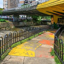 Con iluminaci&oacute;n y color se transforma el Teatrino del R&iacute;o al oeste de Cali