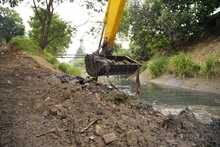 Durante el Plan de Choque, m&aacute;s de mil toneladas de basura se han recogido en el canal oriental 