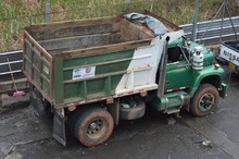 Emru lidera jornada de limpieza en punto cr&oacute;nico de basuras. 