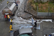 Emru lidera jornada de limpieza en punto cr&oacute;nico de basuras. 