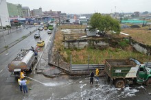 Emru lidera jornada de limpieza en punto cr&oacute;nico de basuras. 