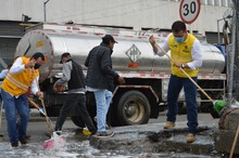 Emru lidera jornada de limpieza en punto cr&oacute;nico de basuras. 