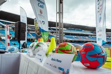 Ministro del Deporte entreg&oacute; implementaci&oacute;n a deportistas de Cali