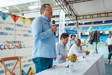 Ministro del Deporte entreg&oacute; implementaci&oacute;n a deportistas de Cali