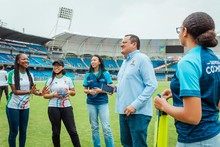 Ministro del Deporte entreg&oacute; implementaci&oacute;n a deportistas de Cali