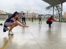 Monitoras deportivas que alternan su oficio con el rol de mam&aacute;s