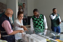 Funcionarios de la Alcald&iacute;a tambi&eacute;n recorren Ciudad Para&iacute;so 