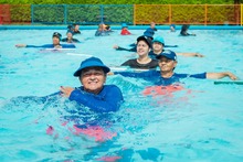 Con clases de Acuafit, los cale&ntilde;os est&aacute;n mejorando su estado f&iacute;sico y mental 