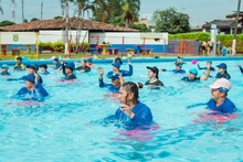 Con clases de Acuafit, los cale&ntilde;os est&aacute;n mejorando su estado f&iacute;sico y mental 