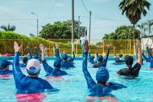 Con clases de Acuafit, los cale&ntilde;os est&aacute;n mejorando su estado f&iacute;sico y mental 