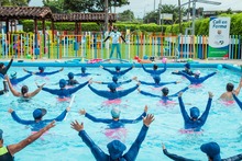 Con clases de Acuafit, los cale&ntilde;os est&aacute;n mejorando su estado f&iacute;sico y mental 