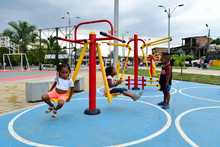 Alcaldía de Cali y Ministerio de Vivienda entregaron nuevo  Parque  "Lago Azul" que beneficiará a la comunidad del oriente de la ciudad. 