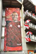 Adri&aacute;n Ramos, un &iacute;dolo plasmado en el coraz&oacute;n y en la pared