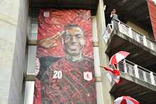 Adri&aacute;n Ramos, un &iacute;dolo plasmado en el coraz&oacute;n y en la pared