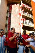 Adri&aacute;n Ramos, un &iacute;dolo plasmado en el coraz&oacute;n y en la pared