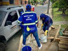 Alcald&iacute;a y comunidad se unieron para recuperar separador vial impactado por residuos