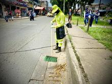 Alcald&iacute;a y comunidad se unieron para recuperar separador vial impactado por residuos