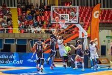 Periodistas, invitados especiales para cuartos de final de baloncesto en el Coliseo El Pueblo 