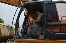 Limpiar canales de aguas lluvias, la tit&aacute;nica tarea que adelantan los &lsquo;topos&rsquo; de Emcali