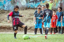 El esfuerzo de los j&oacute;venes de La Buitrera por alcanzar sus sue&ntilde;os en el f&uacute;tbol 