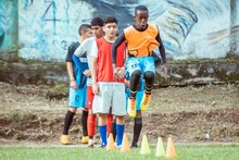 El esfuerzo de los j&oacute;venes de La Buitrera por alcanzar sus sue&ntilde;os en el f&uacute;tbol 