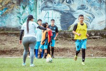 El esfuerzo de los j&oacute;venes de La Buitrera por alcanzar sus sue&ntilde;os en el f&uacute;tbol 