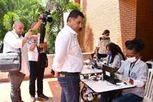 Ospina vot&oacute; en el puesto ubicado en la CVC