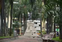 Inici&oacute; en la Plaza de Cayzedo el plan de choque para embellecer a Cali 