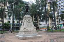 Plan de recuperaci&oacute;n de la Plaza de Cayzedo prioriza acciones con los habitantes de calle del sector