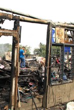 En Las Palmas, 14 hogares damnificados del incendio recibieron ayuda de la Alcald&iacute;a