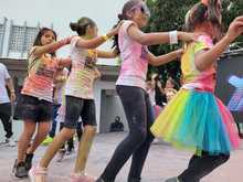 Los cale&ntilde;os no se cansan de la calle y la diversi&oacute;n