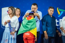 T&eacute;cnico campe&oacute;n y goleadora del Am&eacute;rica de Cali agradecieron apoyo de la Alcald&iacute;a 