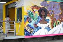 El MIO se llena de color