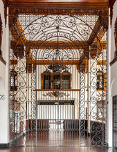 El octogenario Edificio del Puente, Piel Roja o Coltabaco