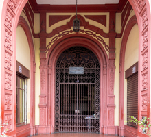 El octogenario Edificio del Puente, Piel Roja o Coltabaco