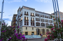 El octogenario Edificio del Puente, Piel Roja o Coltabaco