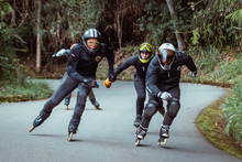 Dos kil&oacute;metros de descenso en patines en solo 127 segundos
