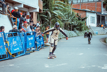 Dos kil&oacute;metros de descenso en patines en solo 127 segundos