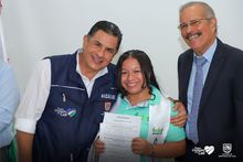 J&oacute;venes beneficiarios de Todas y Todos a Estudiar recibieron certificaciones acad&eacute;micas