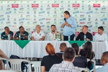 Secretar&iacute;a del Deporte, de taquito con el &aacute;lbum del Deportivo Cali