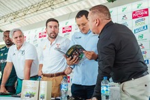 Secretar&iacute;a del Deporte, de taquito con el &aacute;lbum del Deportivo Cali