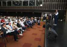 Alcalde Ospina recibi&oacute; reconocimiento por su trabajo en el desarrollo de Cali como ciudad inteligente