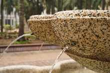En la Plaza de Cayzedo volvi&oacute; a brotar el agua de las fuentes ornamentales