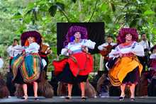 El Hormiguero vibr&oacute; al son del folclor colomboecuatoriano 