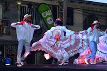 El Hormiguero vibr&oacute; al son del folclor colomboecuatoriano 