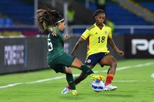 Las &lsquo;Superpoderosas&rsquo; cautivan a ni&ntilde;as y ni&ntilde;os con su f&uacute;tbol